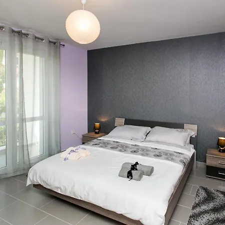 Lapad Bay- Luxury Two-bedroom With Balcony