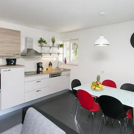 Lapad Bay- Luxury Two-bedroom With Balcony